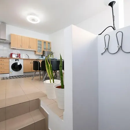 Hauzify I Celeste Apartment *